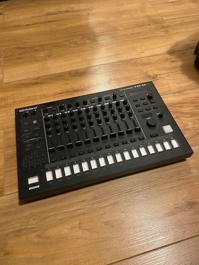 Roland TR-8S