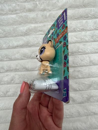 Hasbro Littlest Pet Shop 1-150 Jane Jagmore Jaguar Cat Dirty Damaged Box Please see pictures