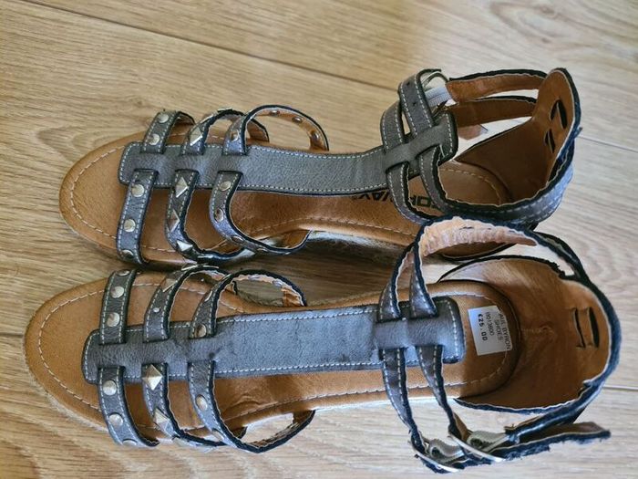 sandals size 38