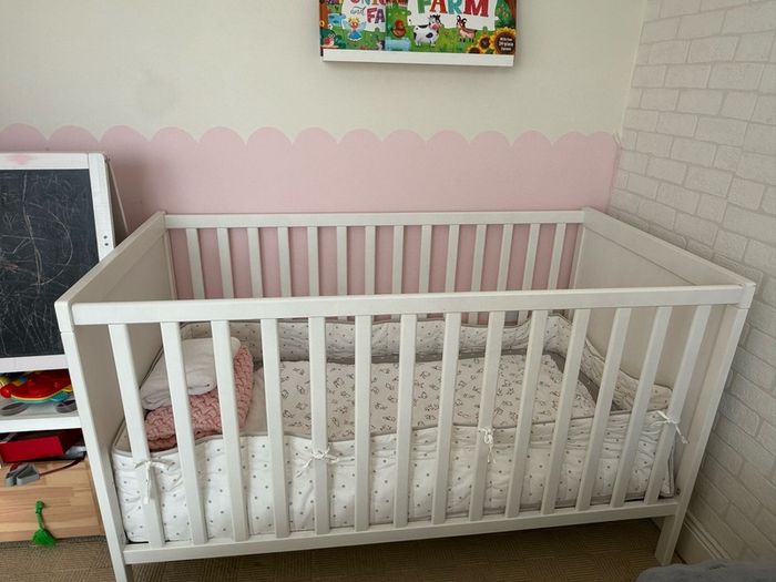 baby cot