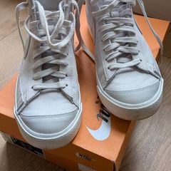 Nike high top trainers size 7