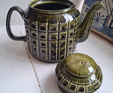 Vintage Price & Kensington "Wembley" Teapot