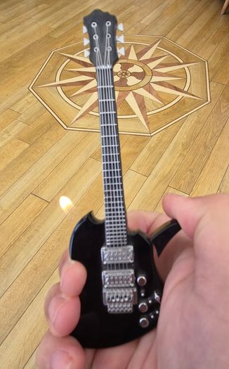 Guitar Lighter