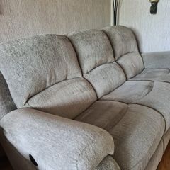 3 seater electric recliner.