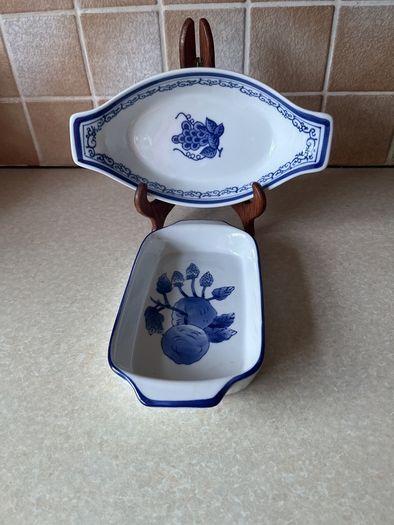 Oven to Table 2Colbalt/White Serving Dushes