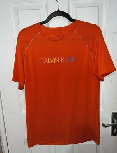 Calvin Klein tshirt size s