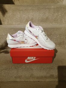 New Nike trainers size 4uk