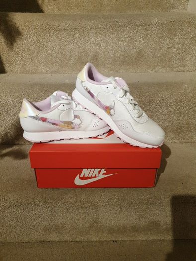 New Nike trainers size 4uk