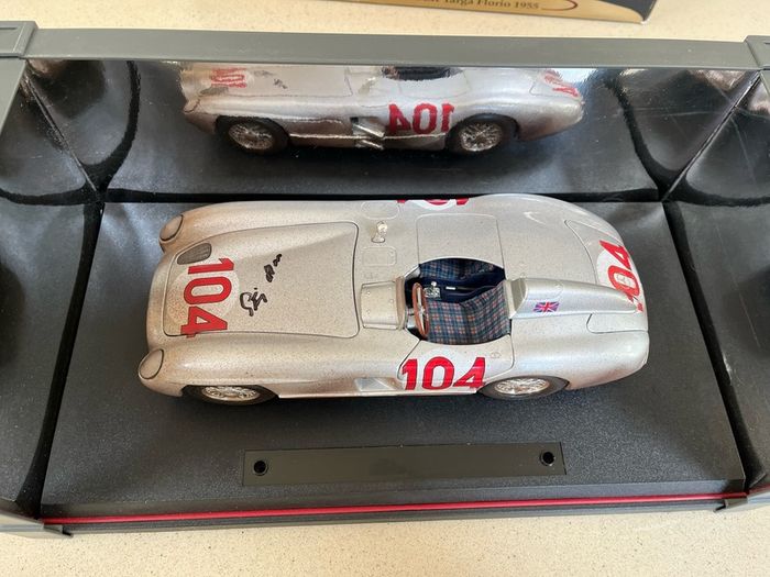 Mercedes 300 SLR Dirt Signed by Stirling Moss 1/18 Maisto
