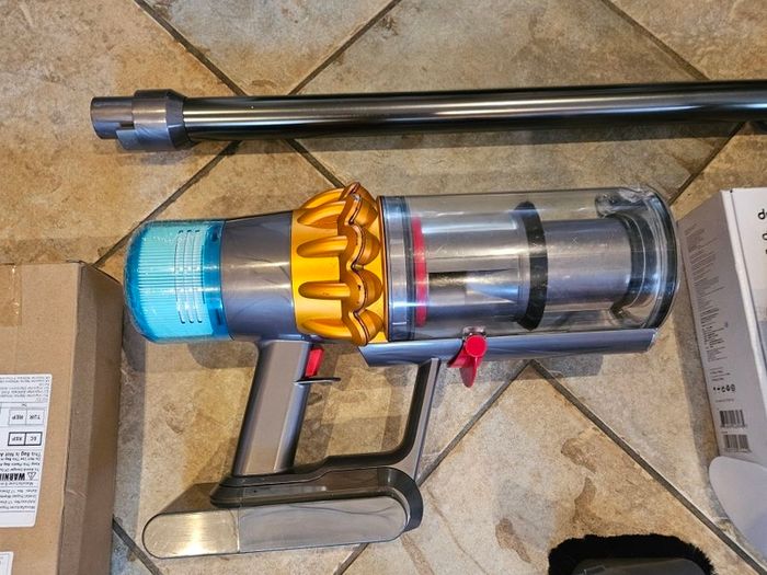 Dyson V15 absolute