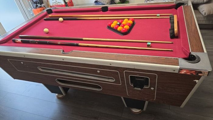 Pool table