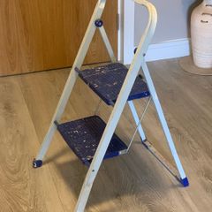 Two tier stepladder