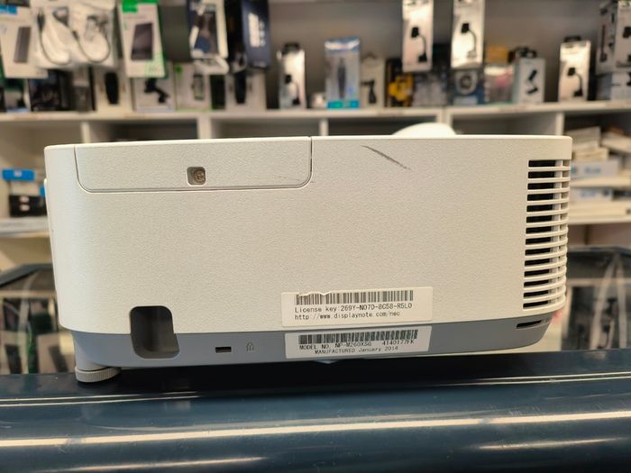 Nec Np-m260xs Short Throw Hdmi Usb Lcd Projector Data/video/hd-ready. (lamp: 2001 Hours)