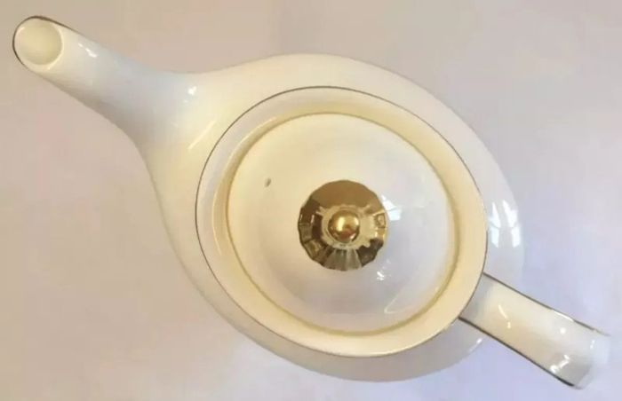 Pristine Vintage Royal Doulton "Sandon" Coffee Pot