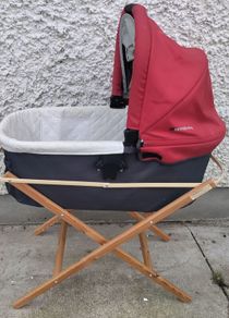 Uppababy (2011) carrycot and stand