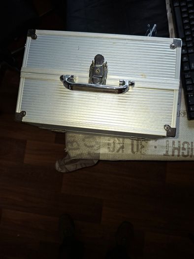 Aluminum vanity Tool case with expanding tiered trays and a fitted lower well, Ideal for Make-up or for keeping them Screw-Driver Bits together, could be used for a lot of things, Postage Available or collection