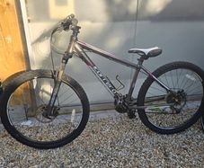 Carrera Vengeance Junior Bike; 26 inch wheels