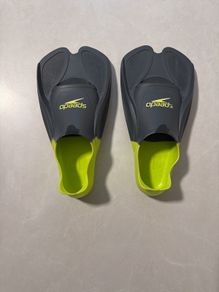 Speedo fins (kids) Size UK 2-3