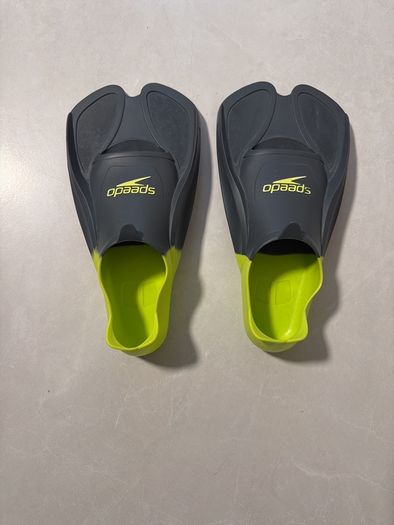 Speedo fins (kids) Size UK 2-3