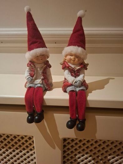 Christmas shelf sitters