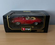 Jaguar E Cabriolet 1961 1/18 Burago Model Car
