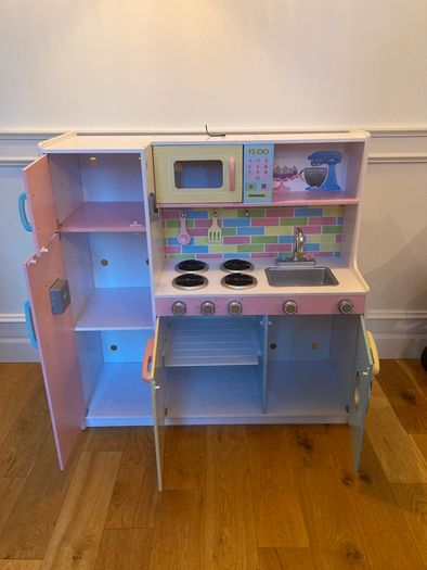 Toy Kitchen large immaculate condition