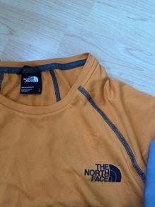 3 Tops 2 NorthFace and 1 Under Size L BN