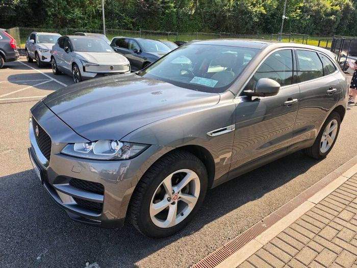 Jaguar F Pace
