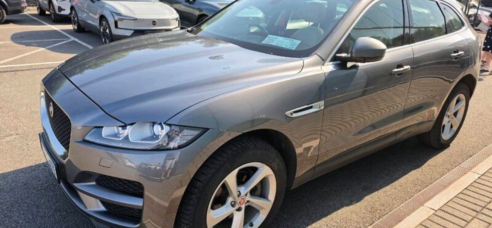Jaguar F Pace