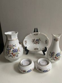 Bargain collection of Five pretty Royal Tara Harmony pattern