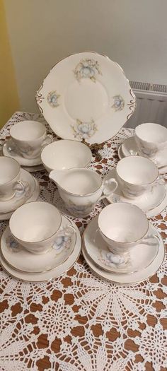21 pcs Very pretty Vintage Royal Stuart Teaset Pale blue and pink flowers