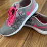 Nike runners Pink & Grey Image 3