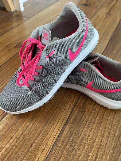 Nike runners Pink & Grey