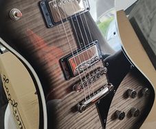 Guitar Fantomen black burst brand new