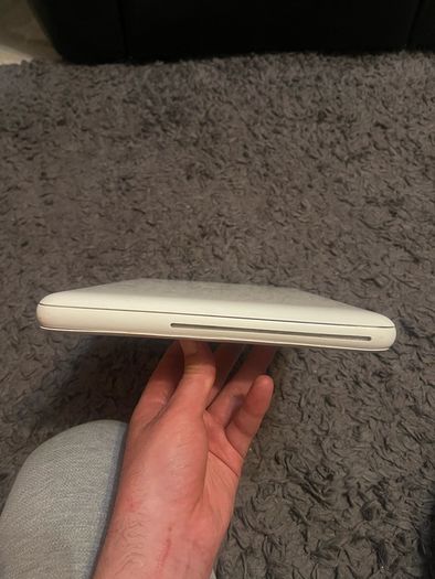 White 2010 macbook