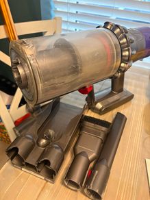 Dyson V10