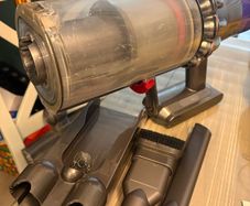 Dyson V10