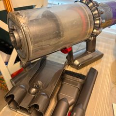 Dyson V10