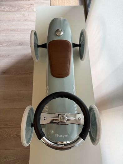 Magni Classic Racer Ride-On Car