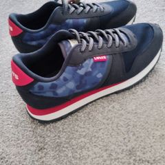 New.Levis boys shoes.UK2 1/2.eur 35