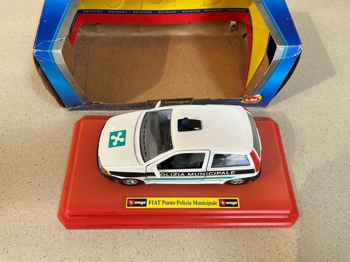 Fiat Punto Police 1/24 Burago