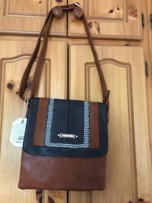 Ladies crossover hand bag