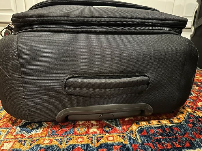 Samsonite luggage suitcase medium