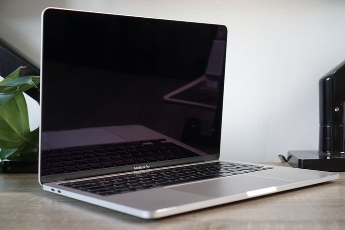 MacbBook Pro 13" 2020 | 10th Gen i5 2.0GHz | 16GB | 512GB