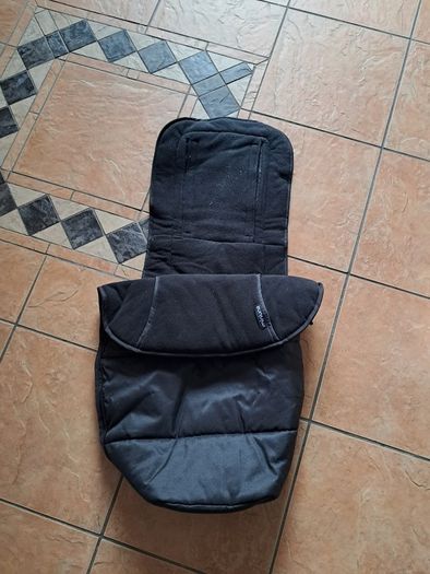 Zummi Halo travel system with bassinet and toddler seat