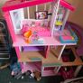 Barbie Dreamhouse with car Image 2