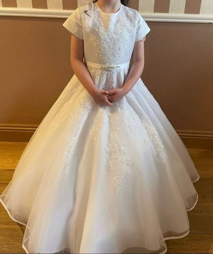 Communion Dress including all matching accessories, petit size , age 7