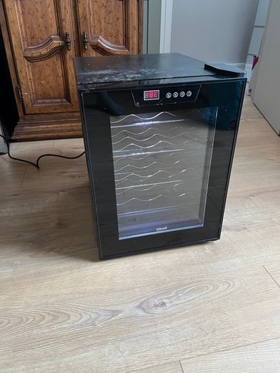 mini fridge / wine fridge/ cooler