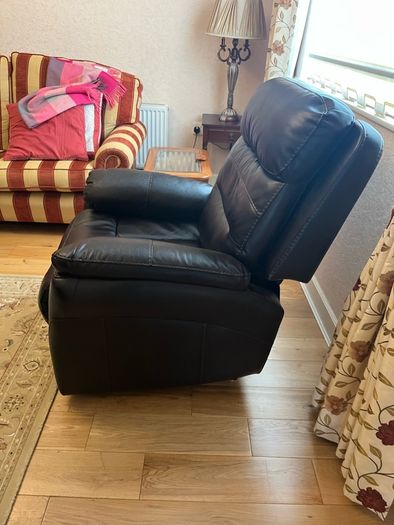Lift stand recliner chair
