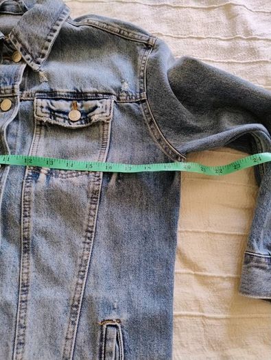 Unisex denim cotton distressed jacket in very good condition see last three photos for exact measurements FREE STANDARD POSTAGE INCLUDED